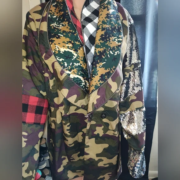 Camouflage and Plaid Women's Jacket - Picture 2 of 6